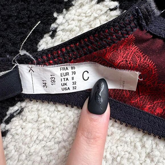 Chantelle Red and Black Lace Bra 32C - Picture 8 of 8